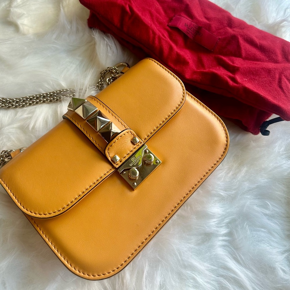 VALENTINO GARAVANI Mini Glam Lock Rockstud Flap Yellow